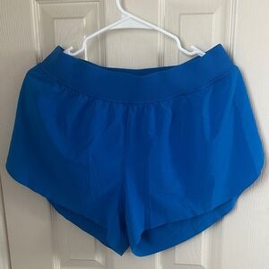 Mid rise CRZ yoga dolphin shorts size Med